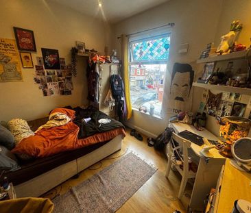 4 bedroom end of terrace house to rent - Photo 1