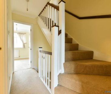 3 bedroom property to rent in Epsom - Photo 1