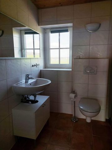 Ruhige Dachgeschoss Wohnung mit Balkon - Foto 2