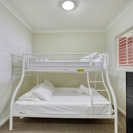 $800 per week / $3,200 Bond - Photo 3