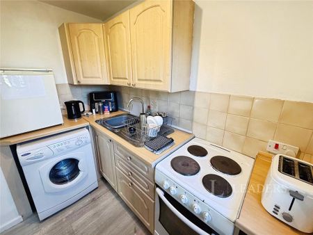 1 bedroom flat to rent - Photo 4