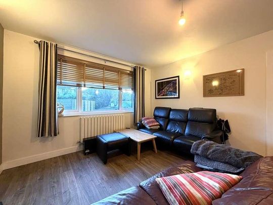 Frankton Gardens, Swindon, Wiltshire, SN3 - Photo 1