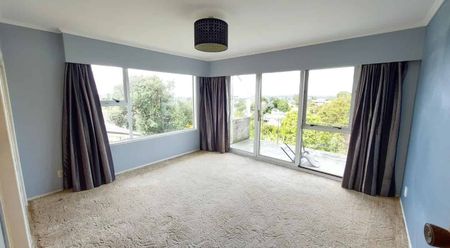 3 Bedroom House in Massey - Photo 3