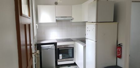 MAISON MEUBLEE AVEC 4 CHAMBRES ET UN JARDIN - Photo 2