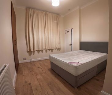 Room in a Shared Flat, Glasgow, G11 - Photo 3