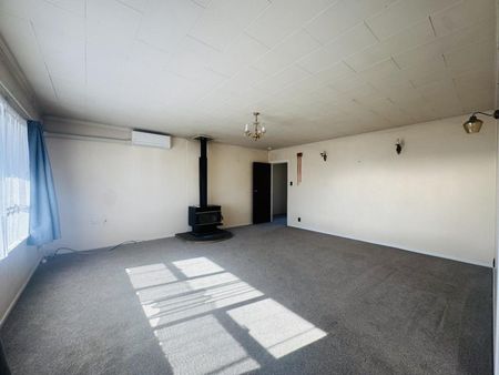 Warm & Welcoming Family Home with Space to Enjoy - Photo 3