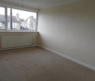 3 bedroom semi-detached bungalow to rent - Photo 2