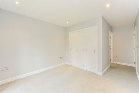 Heathcote Road, Camberley, Surrey, GU15 - Photo 3