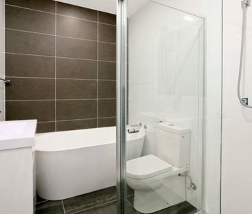 1 Bedroom Unit close to shops - Photo 3