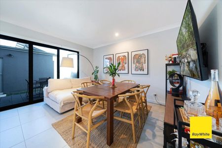 Lovely and Modern Family Home - Close to Amenities - Photo 4