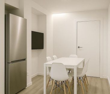 4 room luxury Flat for rent in Valencia - Photo 2