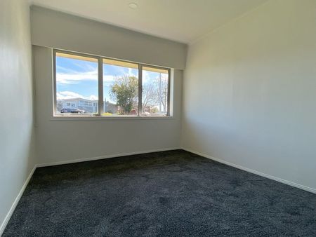 Charming 2BR Unit in Pakuranga! - Photo 3