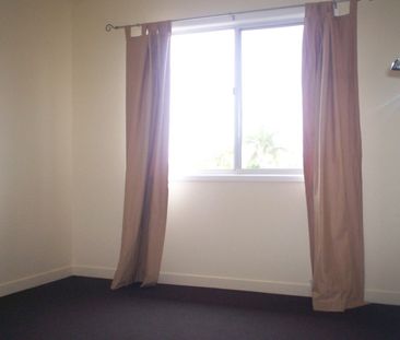 LOW MAINTENANCE 2 BEDROOM UNIT WITH AIR-CONDITIONING & PRIVATE OUTD... - Photo 1