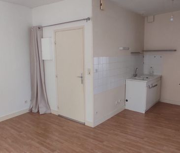 Location Appartement 2 pièces 37m² ARGENTON SUR CREUSE 36200 - Photo 6