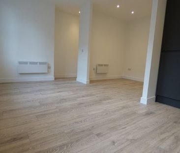Flat 5, 10a The Rock - Photo 1