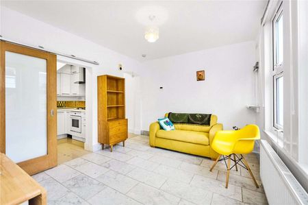 A bright and spacious one bedroom garden flat with its own private entrance. - Photo 5