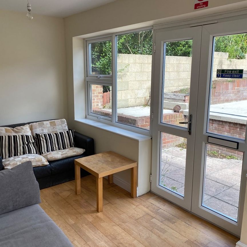 Room in a Shared House, Fountains Close, BN1 - Photo 1