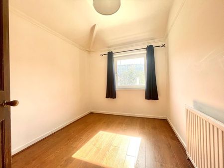 3 Bed End Terrace, Barton Vale, BS2 - Photo 2