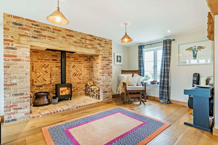 4 bedroom detached house to rent - Photo 2