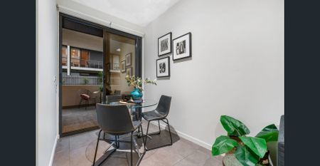 STUNNING 2 BEDROOM APARTMENT - Photo 5