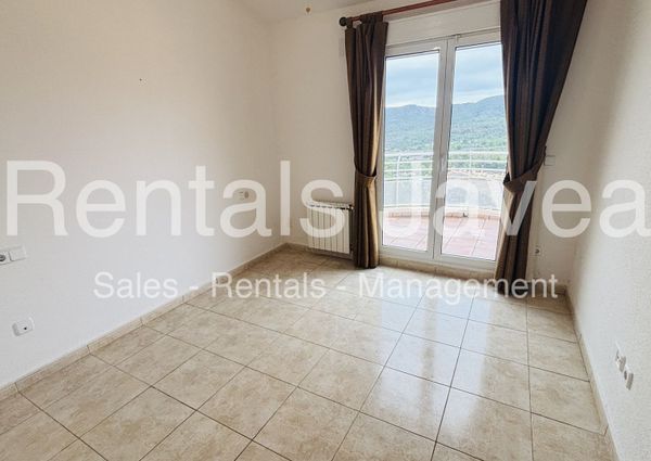 Villa with communal pool for long term rental in Gata de Gorgos