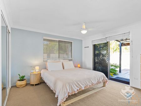 Corner Block Home with Dual Frontage & Separate Guest Retreat - Photo 3