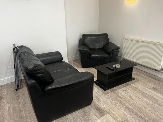 2 bedroom flat share to rent - Photo 1