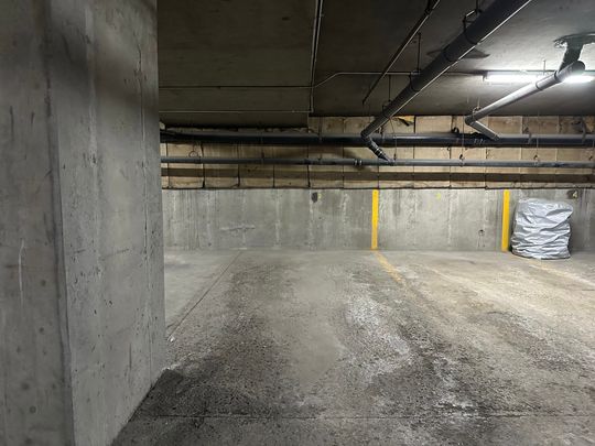 Central Calgary 1 Bedroom Rental In Sunalta - Photo 1