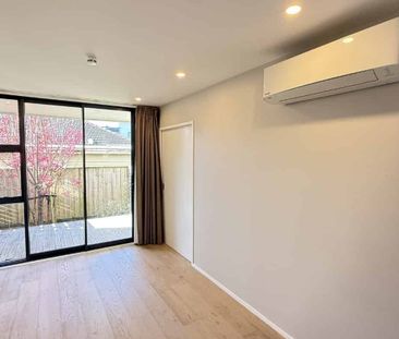 Modern TWO-Bedroom Townhouse in Prime Location - Photo 5