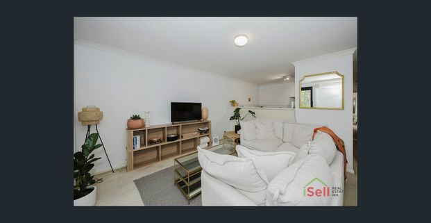 PERFECTLY LOCATED APARTMENT! - Photo 1