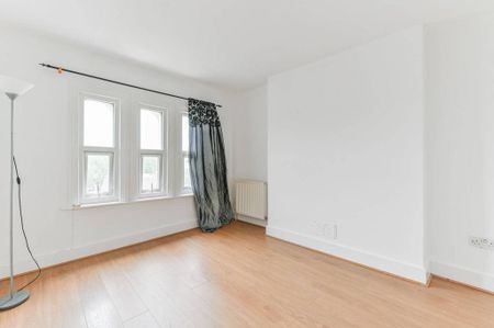 3 bedroom flat to rent - Photo 5