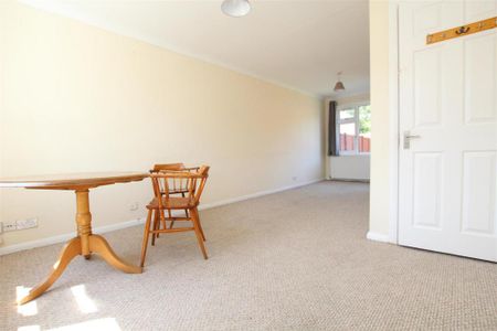 3 bedroom semi-detached house to rent - Photo 3