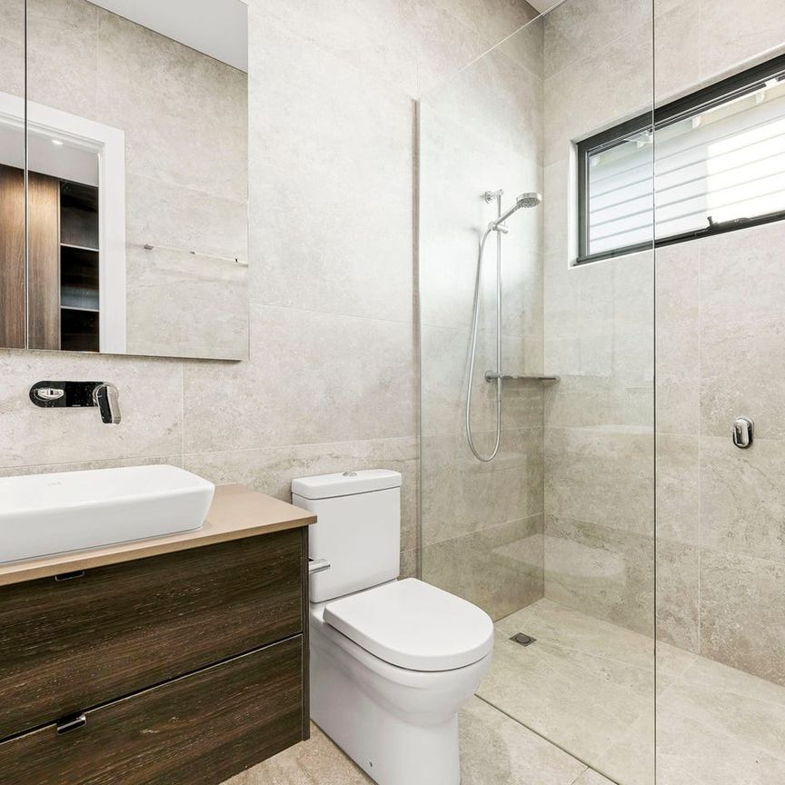 Elegant & Stylish! - Photo 1