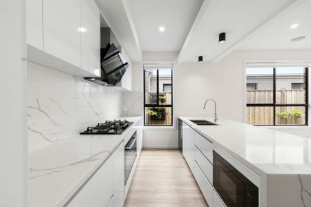 Stunning Family Home! - Photo 2