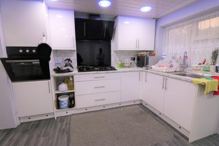 House share to rent - Photo 2