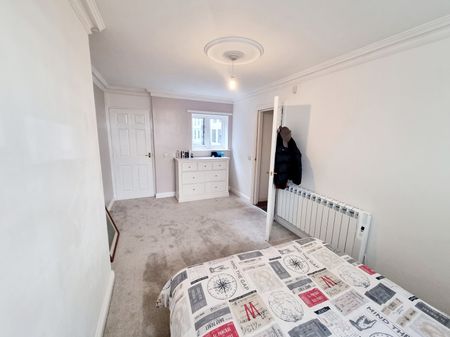 St John's School - Photo 3