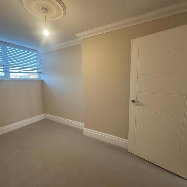 3 Bedroom Flat To Rent - Photo 1