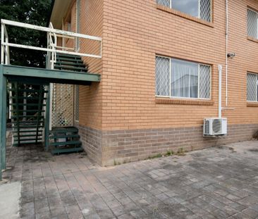 SELF CONTAINED APARTMENT - GLADSTONE CBD - Photo 6