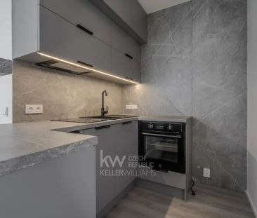 Útulný byt 2+kk s balkonem a sklepem, Praha – Kyje - Fotografie 1