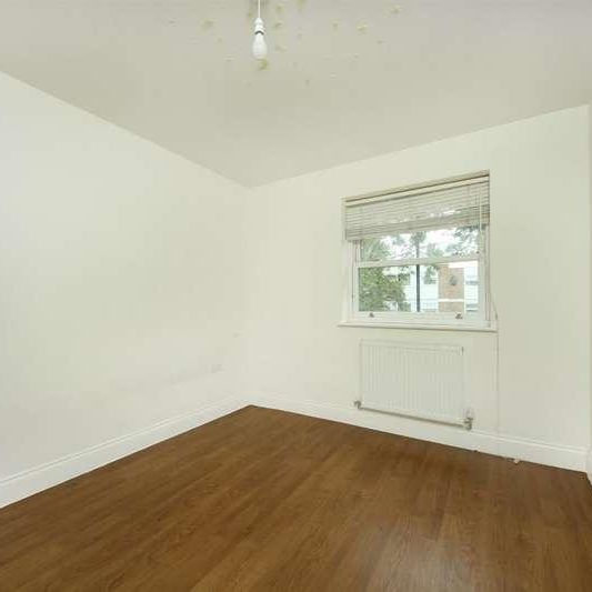 Lynton Road, W3 - Photo 1