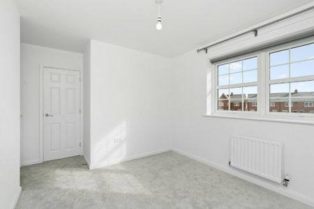 3 bedroom semi-detached house to rent - Photo 2