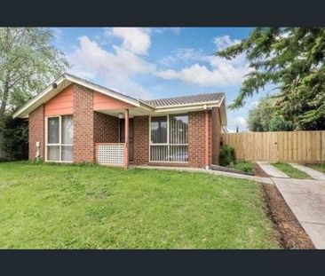 6 Bates Street, CRANBOURNE WEST - Photo 5