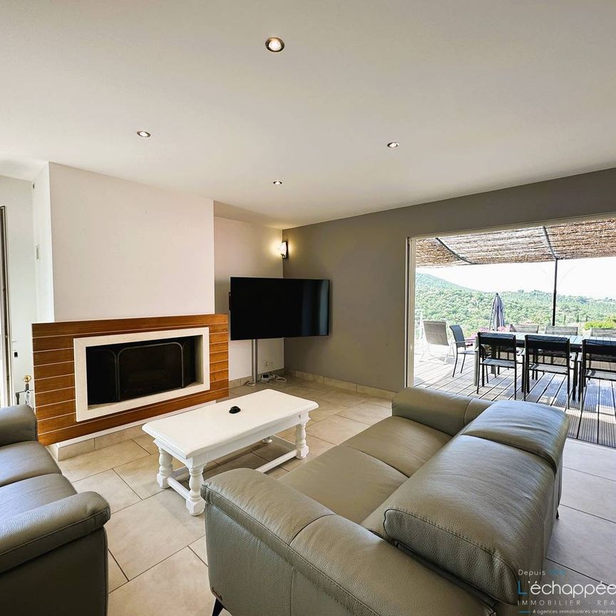 Villa privée et climatisée pour 10 personnes avec piscine et superbe vue mer et collines à La Londe-les-Maures - Photo 1