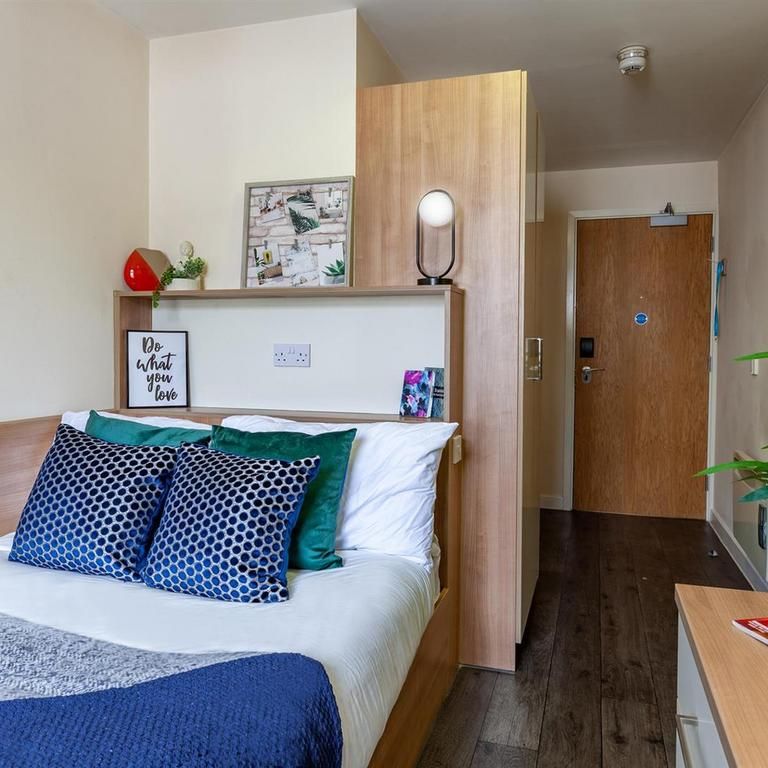 1 bedroom in a flat share to rent - Photo 1