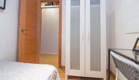 Carrer de Joaquín Costa, Valencia, Valencian Community 46005 - Photo 2