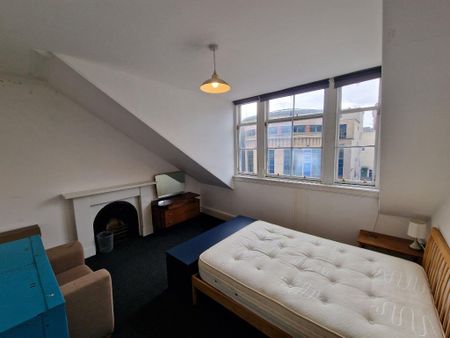 5 bedroom flat to rent - Photo 4