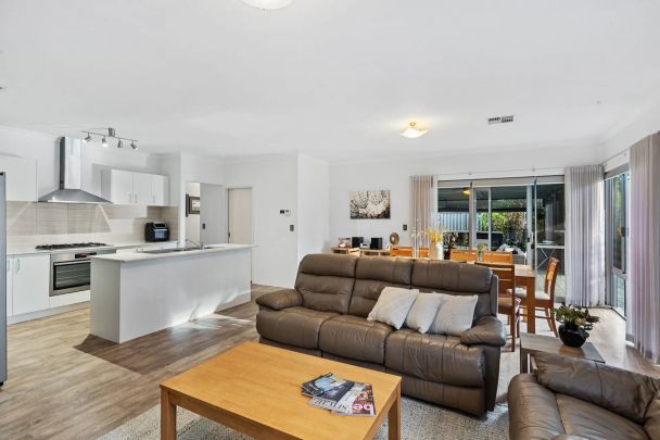 Beautifully Presented Family Home - Photo 1