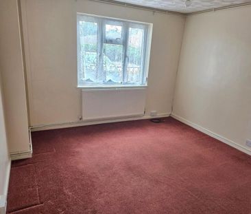 3 bedroom flat to rent - Photo 2