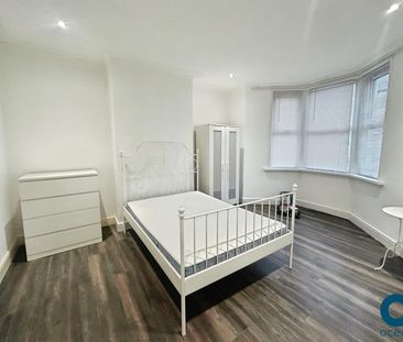 1 bedroom in a house share to rent - Photo 2