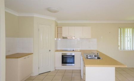 Spacious Home in the Heart of Upper Coomera - Photo 5